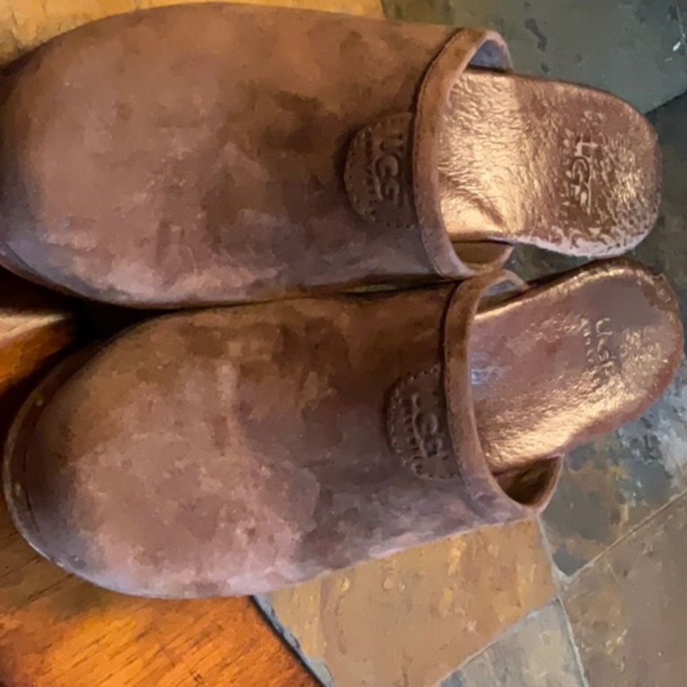 UGG Suede/Wood/Sheepskin lined clogs